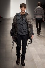 暗い時代を力強く生きる男性像を見せたジェームス ロング(James Long)の2011-12年秋冬コレクション｜写真9