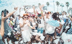 泡フェス 17 広島 静岡を皮切りに全国へ 本の祭 をテーマに泡まみれ ファッションプレス