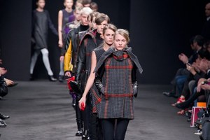 C'N'C コスチューム ナショナル(C'N'C CoSTUME NATIONAL) 2011-12年秋冬ウィメンズ&メンズコレクション  - 写真1