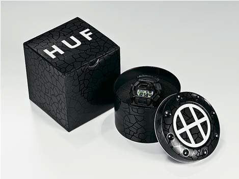 G-SHOCK × HUF、“地割れ”グラフィックのタフなコラボウォッチ発売 | 写真