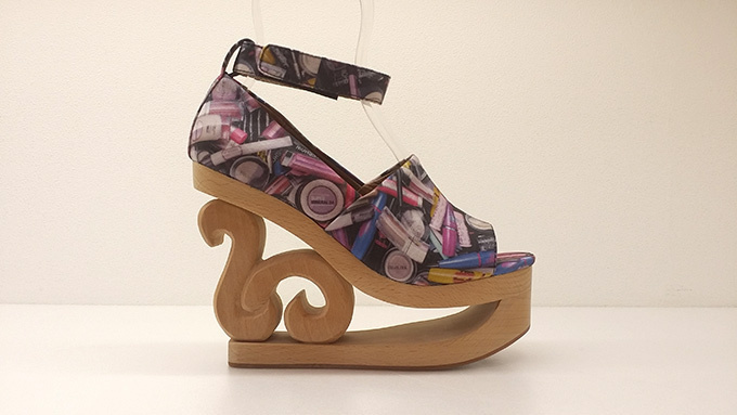 ジェフリーキャンベル(Jeffrey Campbell) ジェフリーキャンベル×メイベリンNY スケートサンダル｜写真1