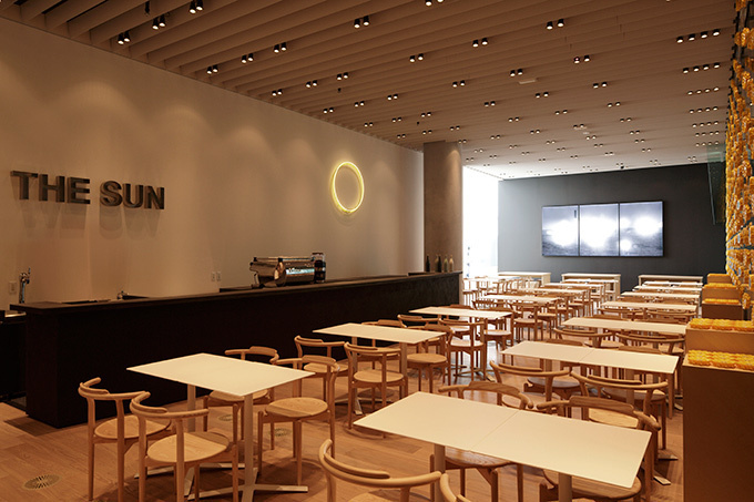 ミュージアムカフェ＆ レストラン ザ サン & ザ ムーン - 六本木ヒルズ52階でアートと食が融合 | 写真