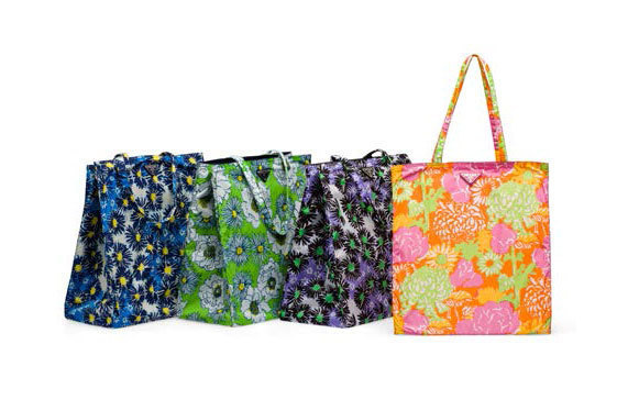 プラダから花柄の「B.Y.O.バッグ」が登場 - ファッションプレス プラダから花柄の「B.Y.O.バッグ」が登場 - ファッションプレス