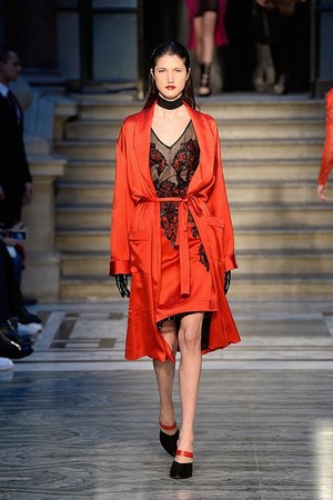 ジュリアン マクドナルド(Julien Macdonald) 2015-16年秋冬ウィメンズコレクション  - 写真10