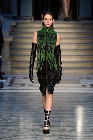 ジュリアン マクドナルド(Julien Macdonald) 2015-16年秋冬ウィメンズコレクション  - 写真17