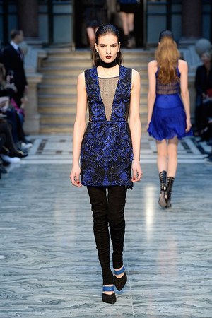 ジュリアン マクドナルド(Julien Macdonald) 2015-16年秋冬ウィメンズコレクション  - 写真27