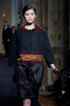 ユニークでシックなスタイルを提案 アキラーノ リモンディ  2011-2012年秋冬コレクション｜写真36
