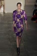 ラグジュアリーな美術品が美しいドレスに メアリー カトランズ(Mary Katrantzou)、2011年秋冬コレクション｜写真10