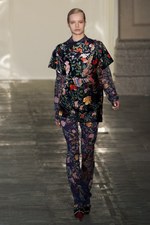 ラグジュアリーな美術品が美しいドレスに メアリー カトランズ(Mary Katrantzou)、2011年秋冬コレクション｜写真22