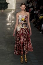 ラグジュアリーな美術品が美しいドレスに メアリー カトランズ(Mary Katrantzou)、2011年秋冬コレクション｜写真25