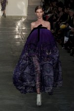 ラグジュアリーな美術品が美しいドレスに メアリー カトランズ(Mary Katrantzou)、2011年秋冬コレクション｜写真28