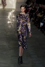 ラグジュアリーな美術品が美しいドレスに メアリー カトランズ(Mary Katrantzou)、2011年秋冬コレクション｜写真29