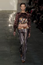 ラグジュアリーな美術品が美しいドレスに メアリー カトランズ(Mary Katrantzou)、2011年秋冬コレクション｜写真31