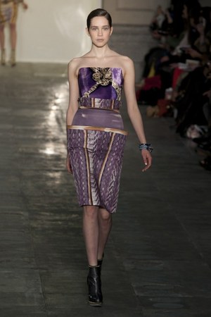 ラグジュアリーな美術品が美しいドレスに メアリー カトランズ(Mary Katrantzou)、2011年秋冬コレクション｜写真12