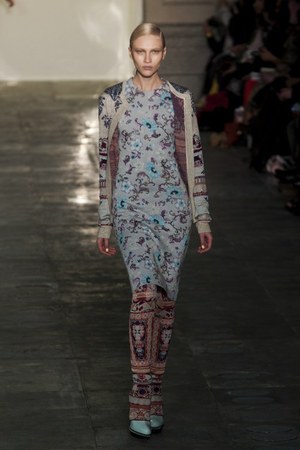 ラグジュアリーな美術品が美しいドレスに メアリー カトランズ(Mary Katrantzou)、2011年秋冬コレクション｜写真17