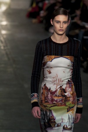 ラグジュアリーな美術品が美しいドレスに メアリー カトランズ(Mary Katrantzou)、2011年秋冬コレクション｜写真19