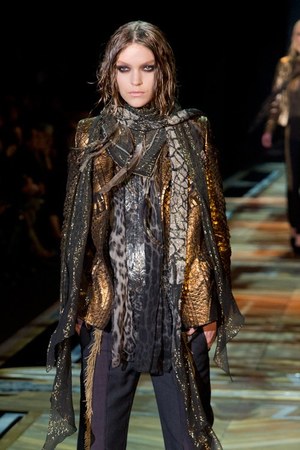 ロベルト カヴァリ(roberto cavalli)の2011年秋冬コレクション - フューチャリスティックで官能的な世界｜写真6