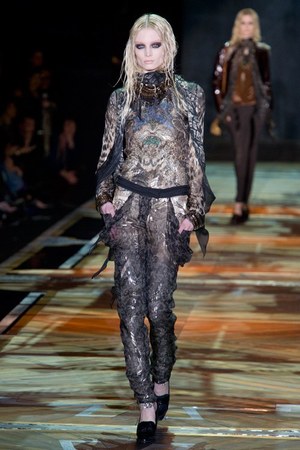 ロベルト カヴァリ(roberto cavalli)の2011年秋冬コレクション - フューチャリスティックで官能的な世界｜写真9