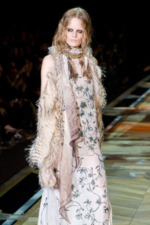 ロベルト カヴァリ(roberto cavalli)の2011年秋冬コレクション - フューチャリスティックで官能的な世界｜写真32