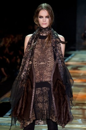 ロベルト カヴァリ(roberto cavalli)の2011年秋冬コレクション - フューチャリスティックで官能的な世界｜写真42