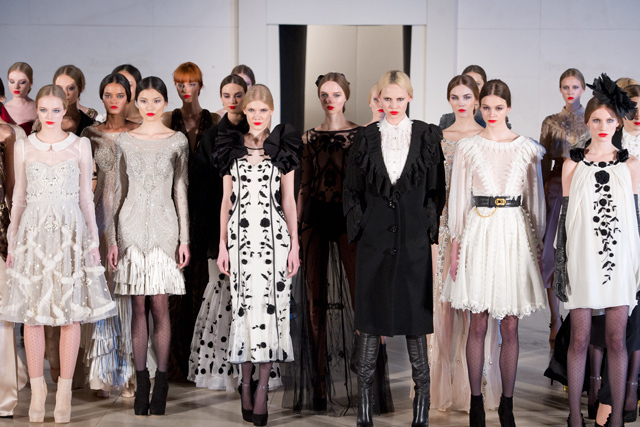 7シーズンぶりにロンドンにカムバック　Temperley London(テンパリー ロンドン) 2011-12年秋冬コレクション | 写真