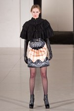 7シーズンぶりにロンドンにカムバック　Temperley London(テンパリー ロンドン) 2011-12年秋冬コレクション｜写真1