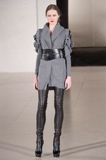 7シーズンぶりにロンドンにカムバック　Temperley London(テンパリー ロンドン) 2011-12年秋冬コレクション｜写真15