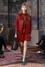 グッチ 2016年クルーズコレクション - 過去から現代に、ロマンティックを譲り受けて｜写真43