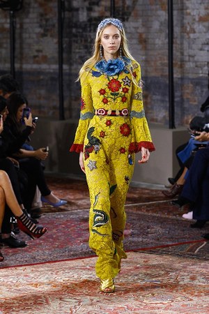 グッチ 2016年クルーズコレクション - 過去から現代に、ロマンティックを譲り受けて｜写真15