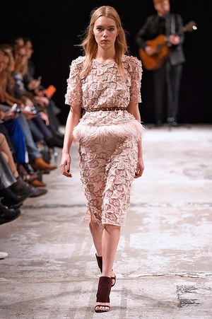 バウム ウンド ヘルガーテン(BAUM UND PFERDGARTEN) 2015-16年秋冬ウィメンズコレクション  - 写真16