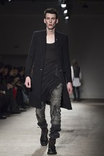 ヴィクトリアンとロックのハイブリッド、ニコラ アンドレア タラリス(Nicolas Andreas Taralis)の2011-12年秋冬コレクション｜写真16