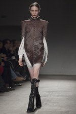 ヴィクトリアンとロックのハイブリッド、ニコラ アンドレア タラリス(Nicolas Andreas Taralis)の2011-12年秋冬コレクション｜写真22