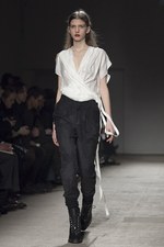 ヴィクトリアンとロックのハイブリッド、ニコラ アンドレア タラリス(Nicolas Andreas Taralis)の2011-12年秋冬コレクション｜写真26