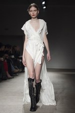 ヴィクトリアンとロックのハイブリッド、ニコラ アンドレア タラリス(Nicolas Andreas Taralis)の2011-12年秋冬コレクション｜写真28