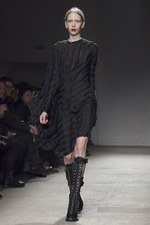 ヴィクトリアンとロックのハイブリッド、ニコラ アンドレア タラリス(Nicolas Andreas Taralis)の2011-12年秋冬コレクション｜写真3