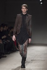 ヴィクトリアンとロックのハイブリッド、ニコラ アンドレア タラリス(Nicolas Andreas Taralis)の2011-12年秋冬コレクション｜写真31