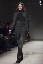 ヴィクトリアンとロックのハイブリッド、ニコラ アンドレア タラリス(Nicolas Andreas Taralis)の2011-12年秋冬コレクション｜写真32
