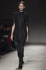 ヴィクトリアンとロックのハイブリッド、ニコラ アンドレア タラリス(Nicolas Andreas Taralis)の2011-12年秋冬コレクション｜写真33