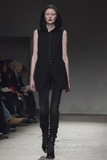 ヴィクトリアンとロックのハイブリッド、ニコラ アンドレア タラリス(Nicolas Andreas Taralis)の2011-12年秋冬コレクション｜写真6