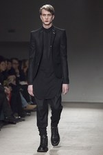 ヴィクトリアンとロックのハイブリッド、ニコラ アンドレア タラリス(Nicolas Andreas Taralis)の2011-12年秋冬コレクション｜写真7