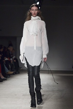 ヴィクトリアンとロックのハイブリッド、ニコラ アンドレア タラリス(Nicolas Andreas Taralis)の2011-12年秋冬コレクション｜写真1