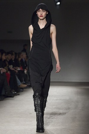 ヴィクトリアンとロックのハイブリッド、ニコラ アンドレア タラリス(Nicolas Andreas Taralis)の2011-12年秋冬コレクション｜写真11