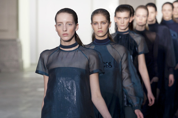 リチャード ニコル(Richard Nicoll) 2011-12年秋冬ウィメンズコレクション  - 写真1