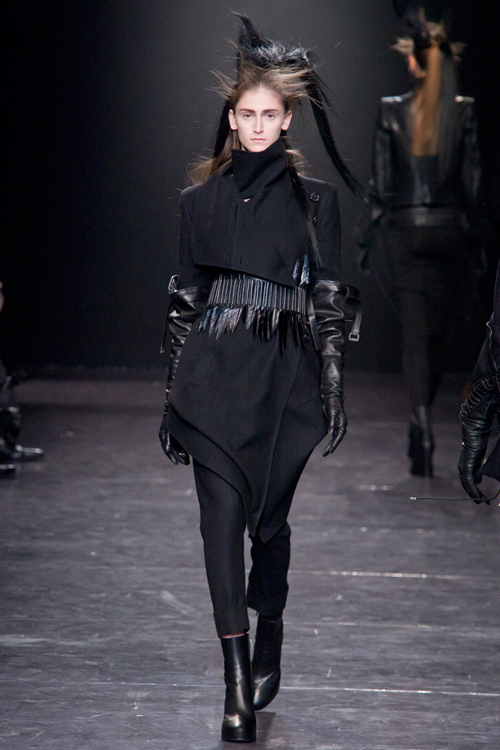 アン ドゥムルメステール(Ann Demeulemeester)、2011-12年秋冬コレクション