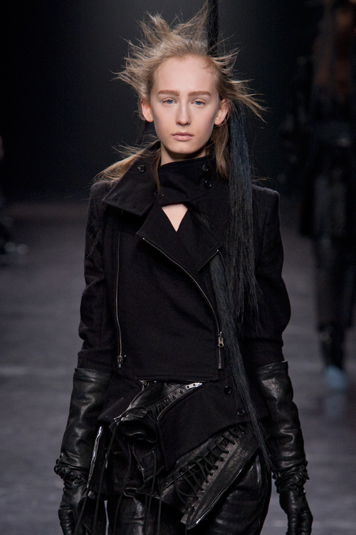 アン ドゥムルメステール(ANN DEMEULEMEESTER) 2011-12年秋冬ウィメンズコレクション  - 写真9