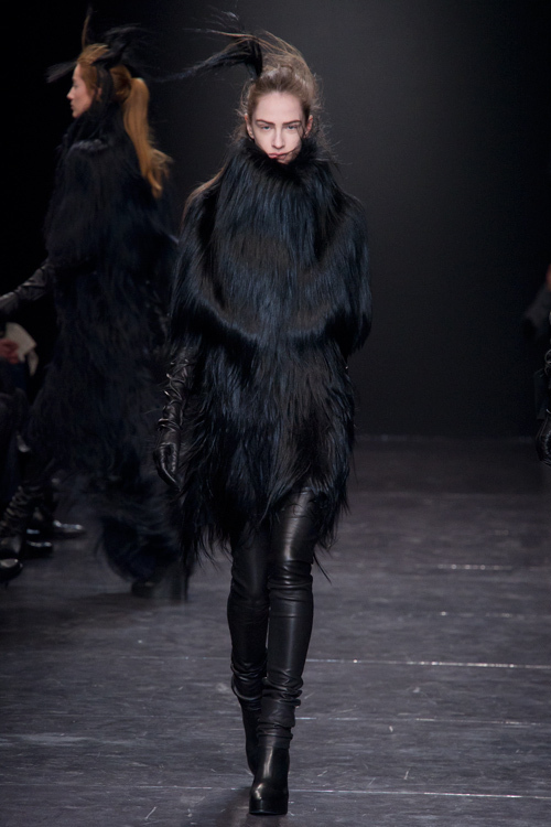 アン ドゥムルメステール(ANN DEMEULEMEESTER) 2011-12年秋冬ウィメンズコレクション シルエット - 写真24