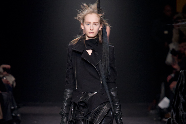 アン ドゥムルメステール(ANN DEMEULEMEESTER) 2011-12年秋冬ウィメンズコレクション  - 写真1