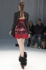 パリで初めてモデルを用いたプレゼンテーションを行ったsacai(サカイ)の2011-12年秋冬コレクション｜写真12