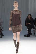 パリで初めてモデルを用いたプレゼンテーションを行ったsacai(サカイ)の2011-12年秋冬コレクション｜写真15