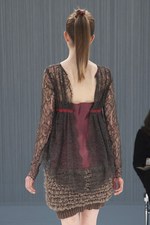 パリで初めてモデルを用いたプレゼンテーションを行ったsacai(サカイ)の2011-12年秋冬コレクション｜写真16